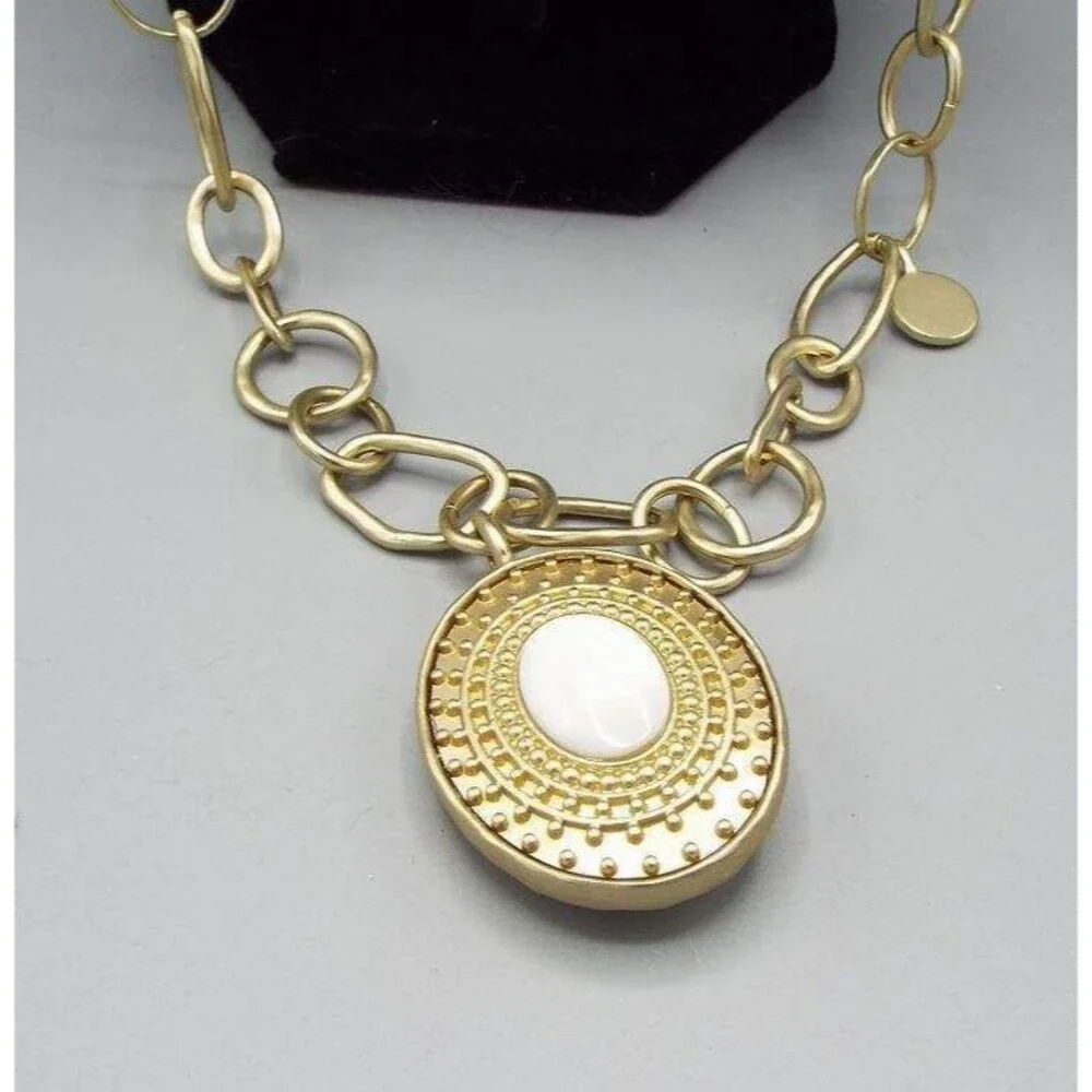 Chico's Nyssa Reversible Faux Carnelian White Jade Carbochan Chain 35